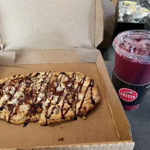 Pear Bacon Feta Pizza and Hibiscus lemonade