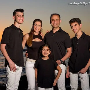 Waikiki Family Photography - Sunset Family Photo Session near the Hilton Hawaiian Village