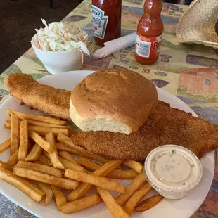 Well The Jailhouse is just short on cooks because of the Pandemic craziness . . This place is a CLASSIC ! Gotta check out