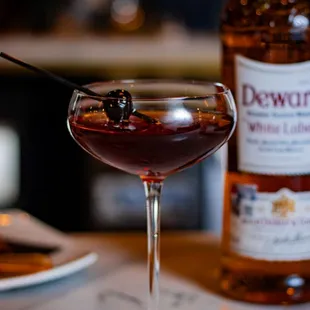 Manhattan
Dewar&apos;s  Sweet Vermouth  Bitters
