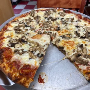 NY crust with mushrooms