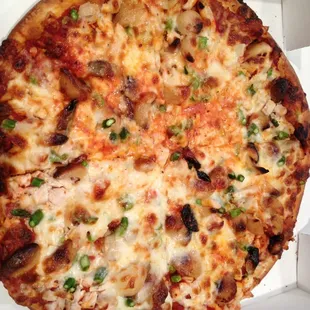 Thin crust with chicken, garlic (whole cloves - yum), and asparagus. Only problem? I asked for light cheese...