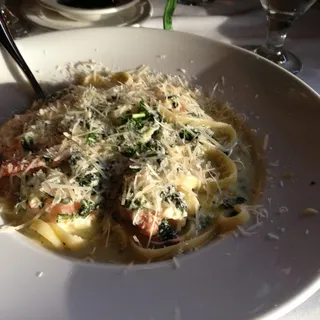 Fettuccini Scampi Alfredo