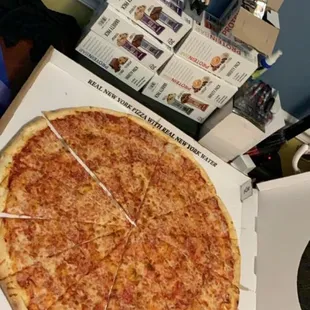 28&quot; Cheese Pizza