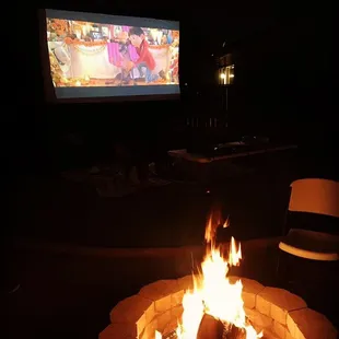 Blow up screen and projector