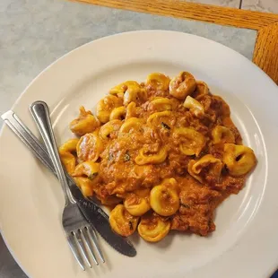 Tortellini w/pink sauce