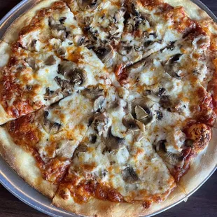 12" Neapolitan mushrooms, pepperoni, and sausage.