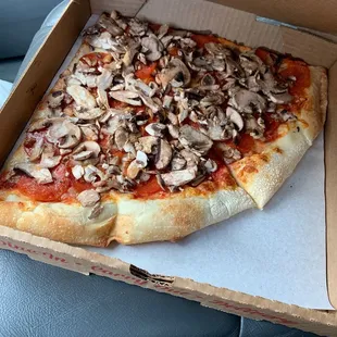 Mushroom pepperoni lunch special