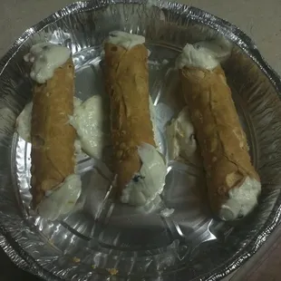 I love it when they nestle the cannolis in a bed of yummy awesomeness :)