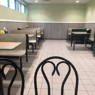 Nice dining room to eat your pizza in