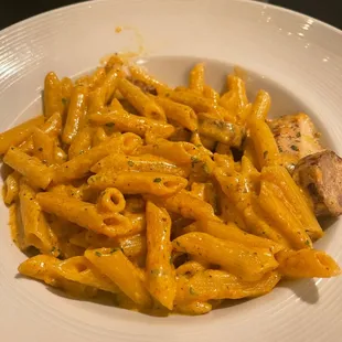 a plate of pasta with chicken
