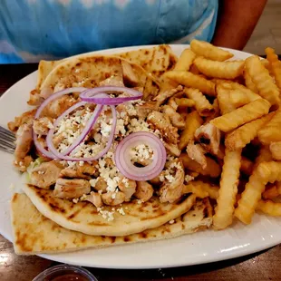 Chicken shwarma with crinkle friess