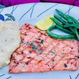 Fresh Wild Alaska Salmon Alder Planked with Mashed Potatoes &amp; Green Beans - Delicious