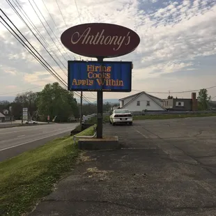 the sign for the restaurant