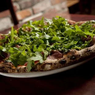 Arugula and pizza: on their own they&apos;re good....but together they&apos;re great! https://www.anticofornoboston.com