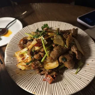 Slice lamb with scallion