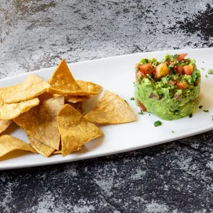 guacamole and chips