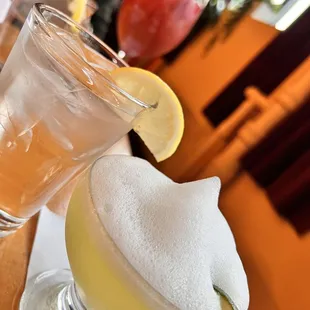 a margarita and a lemon wedge