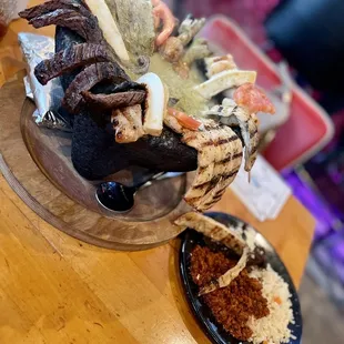 Molcajete el Monstruo and sides