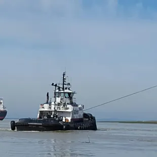 Tugboat working hard