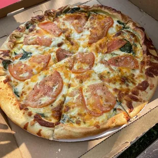 Spinach tomato parmesan breakfast pizza