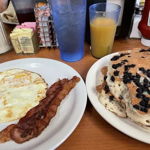 Blueberry pancakes are delicious!!