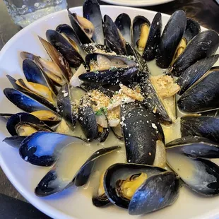 Mussels in garlic white wine sauce