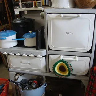 A cute Tappan gas range from the 20s or 30s.