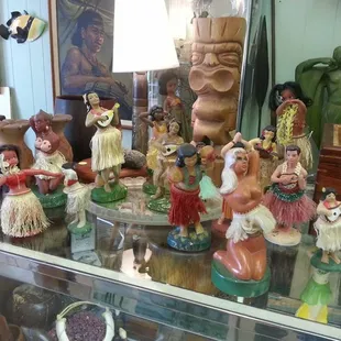 hawaiiana dancers from the 1940's