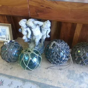 old glass balls fishermen use this in the 1940's, collectible pieces