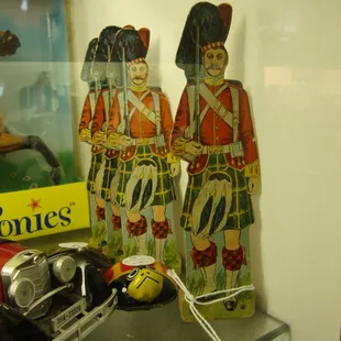 A troop of antique cardboard Scotsmen!