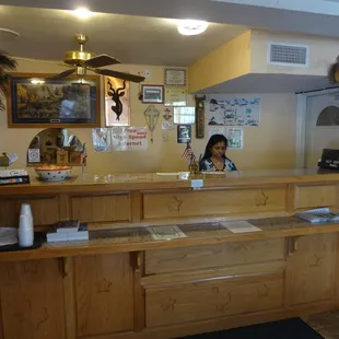 Front Desk, Reservations, Concierge available 24 hours