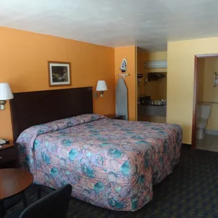 Single Room with King Size Bed Handicapped Accessible on the First Floor Non-Smoking