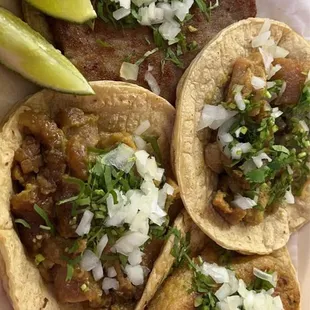Taco de milanesa , chicharrón en salsa y de chile relleno!!!