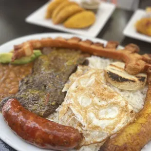 Su majestad la Bandeja paisa