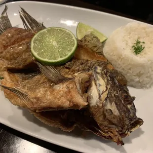 Pescado Frito Entero $15
