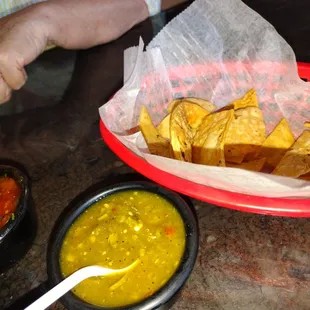 Homemade corn chips &amp; green chilies sauce