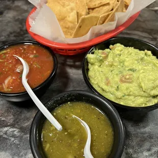 Chips, guacamole and salsas