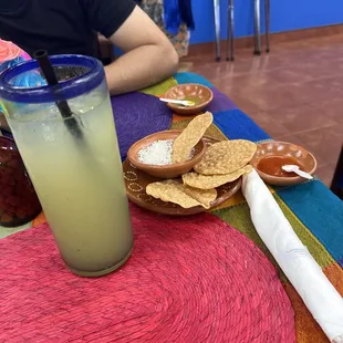 Agua limón with cucumber