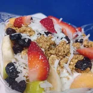 Bionico  Strawberries,  apple, cantaloupe,  bannana,  granola,  papaya,  raisins,  and a delicious sweet cream along with other ingredients