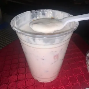 Fresas con crema ? More like crema con fresas ..