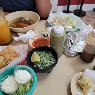 Caldo de res halfways lol Tostadas de pata halfways Quesadilla de hongos gone...