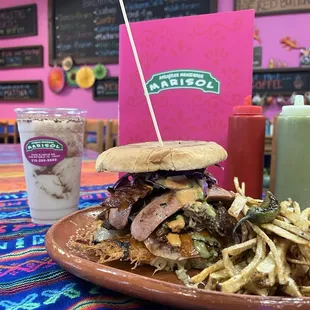 La matona bacon  cheese cheese burger