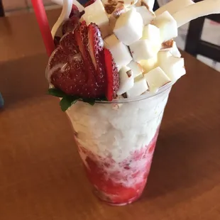 Coconut/strawberry raspados