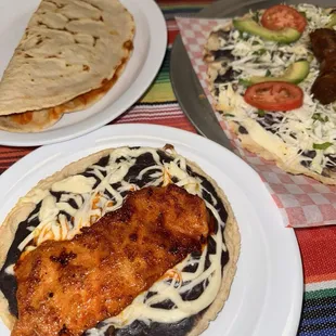 Memelas, tlayuda + empanada de mole con pollo