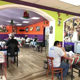 New dining area. Super cute!