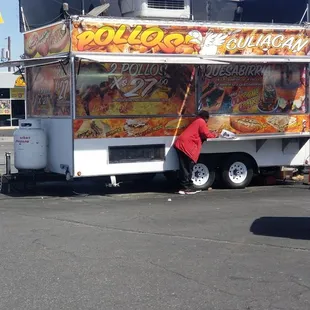 Outside food truck for to go and quick offering