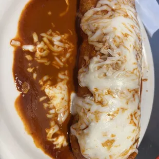 Burrito mojado salsa roja