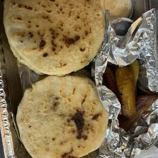 Pupusas and platanitos Fritos