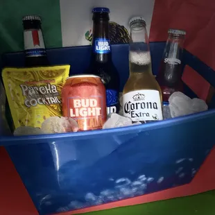 All kinds of cerveza and drinks 
Singles or buckets